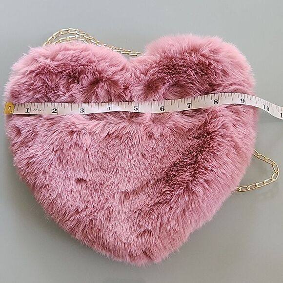 🎉 NEW🎉 Fuzzy Heart Crossbody Bag - Picture 6 of 9